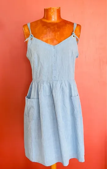 Jolie robe évasée imitation jean, avec poches, en coton