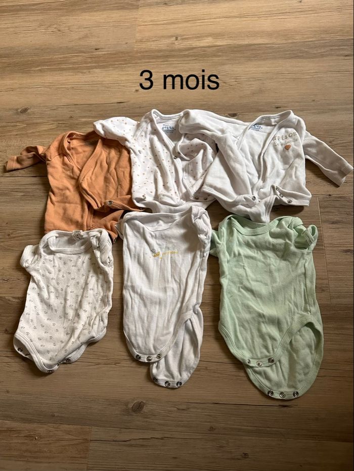 Lot vêtements, trois mois - photo numéro 2