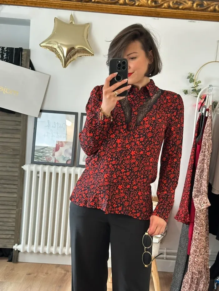 Chemisier Maje noir et rouge taille 38 motifs fleurs - photo numéro 2