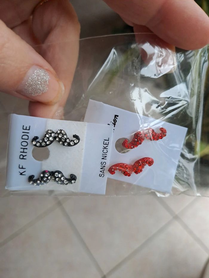 Boucles d oreilles moustaches - photo numéro 2