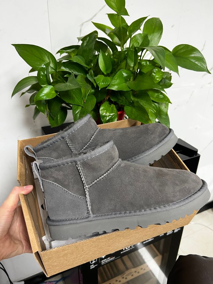 Bottes de neige courtes UGG Mini, grises, pointure 38 - photo numéro 3