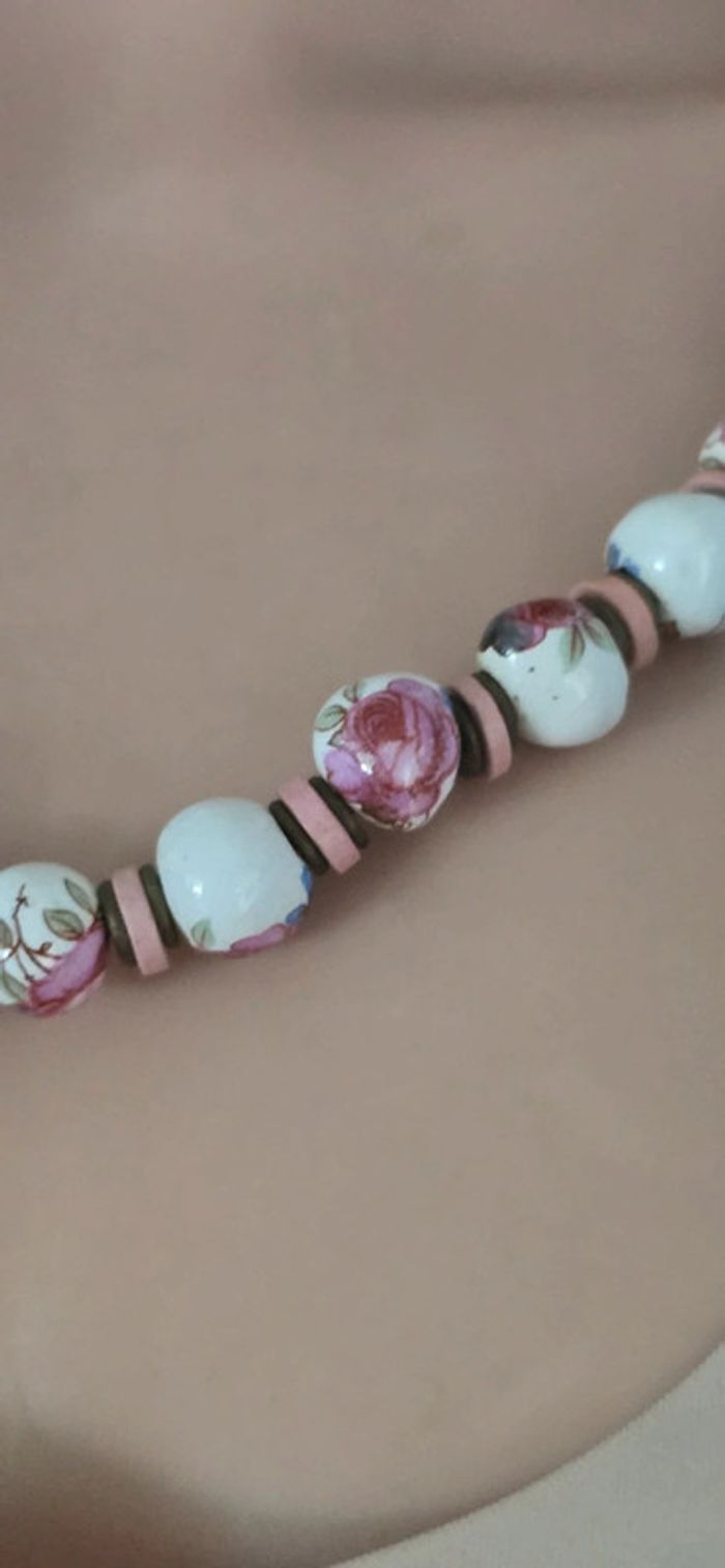 Collier de perles en céramique roses et blanches vintage - photo numéro 4