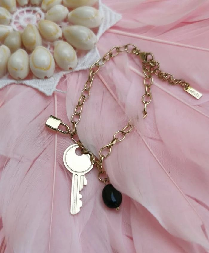 Bracelet mailles larges réglable acier inoxydable or breloques xl clef cadenas perle noire - photo numéro 5