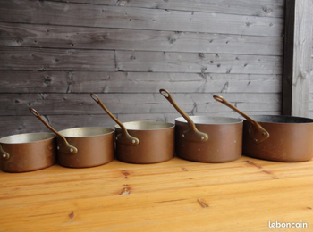 5 casseroles en cuivre