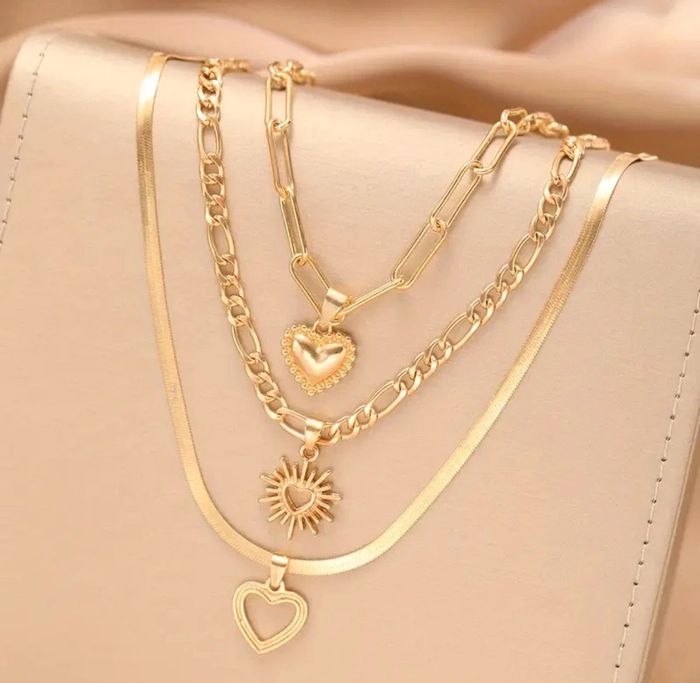 Ensemble de collier , fantaisie neuf , idée cadeau