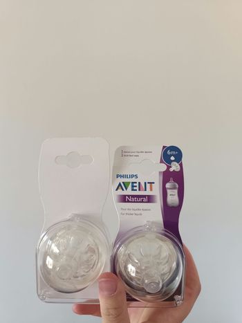 Tétines neuve avent 6 mois +