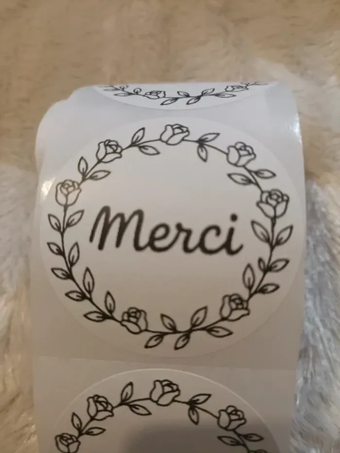 Lot de 20 étiquettes rondes “Merci” 50×50 mm design floral élégant - photo numéro 2
