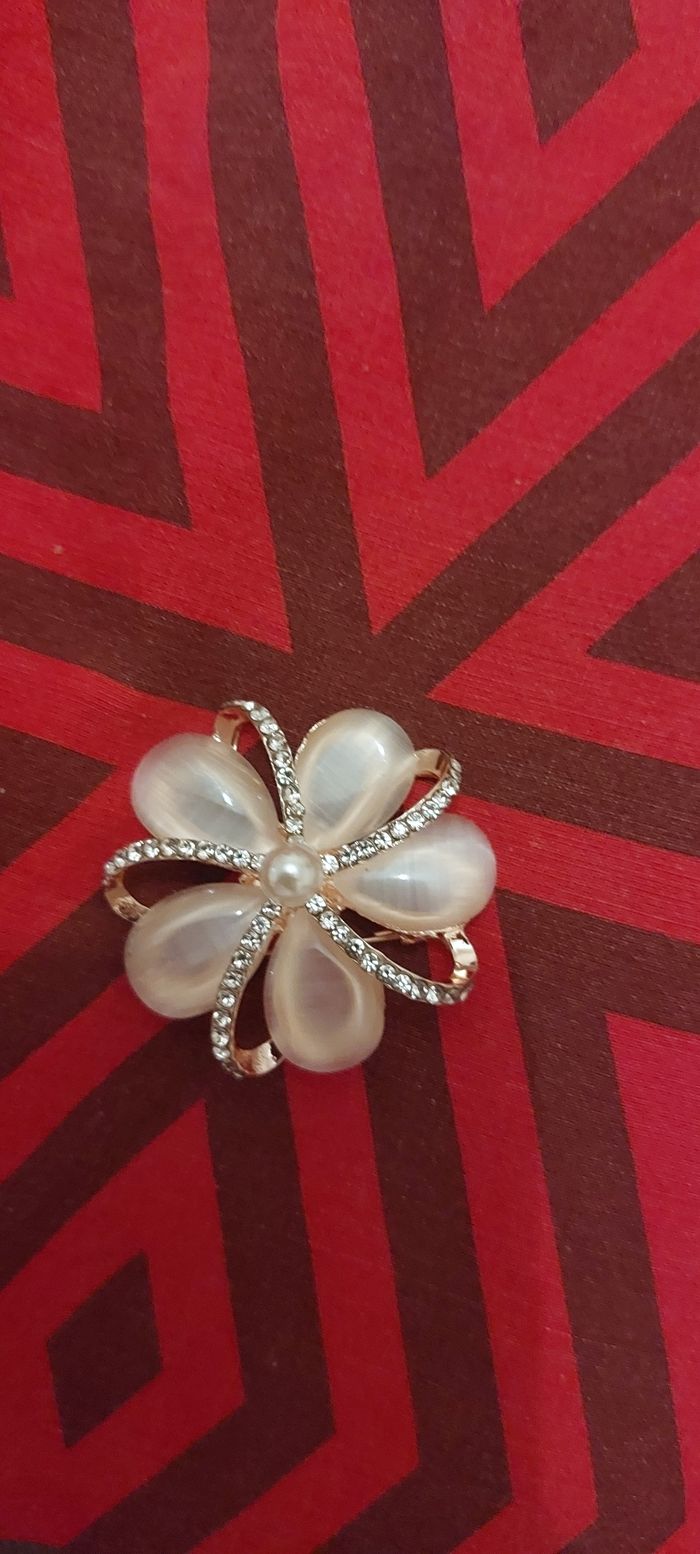 Broche pour femme - photo numéro 2
