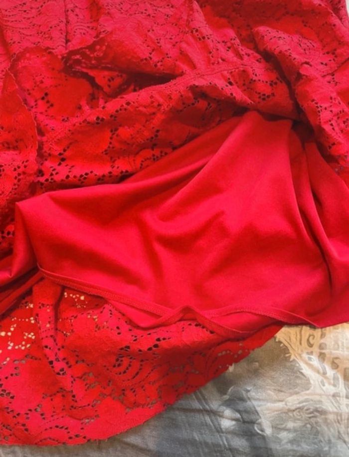 Robe rouge dentelle M, manches 3/4 Zara Basic - photo numéro 10