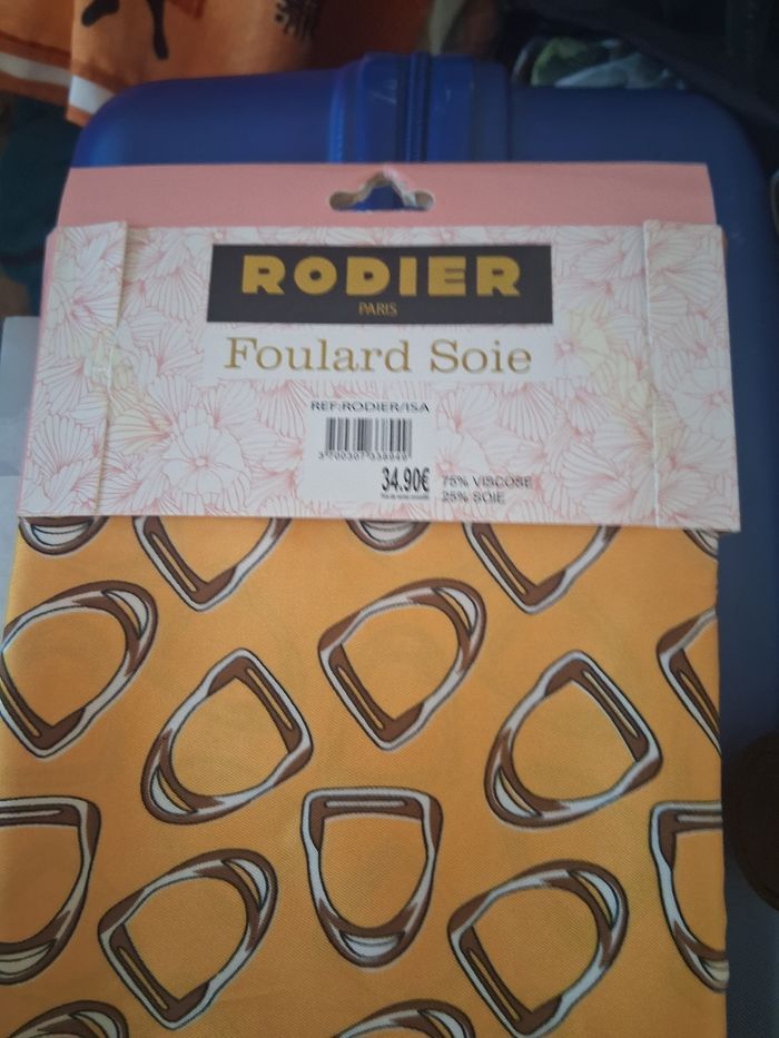 Foulard neuf soie - photo numéro 3