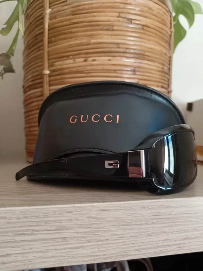 Lunette de soleil Gucci enveloppantes - photo numéro 11