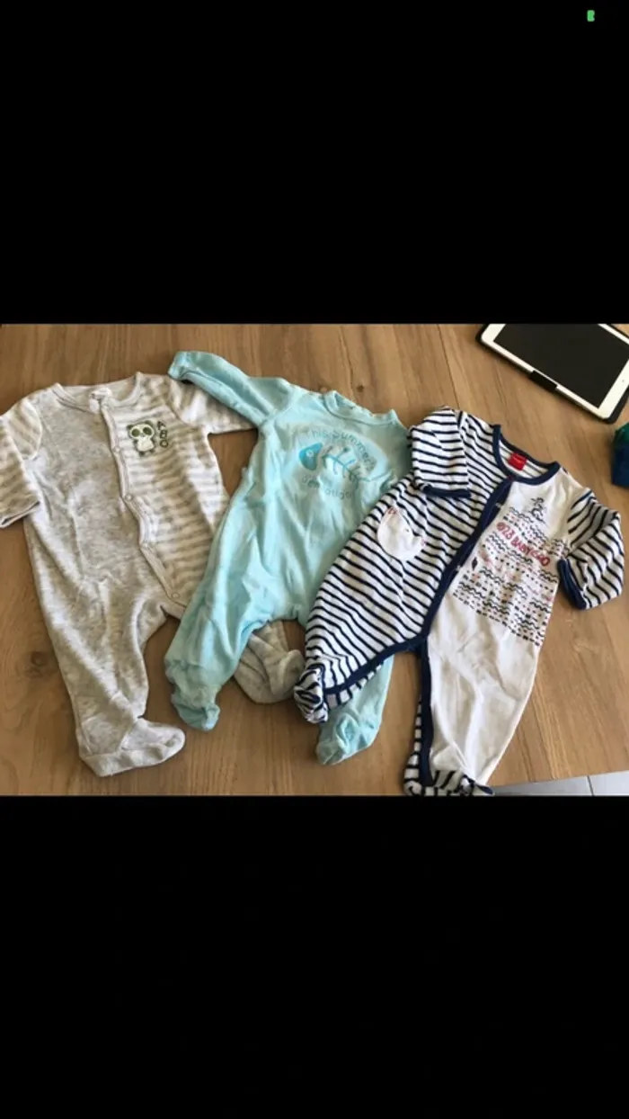 Lot pyjamas taille 3 mois