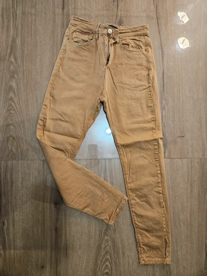 Pantalon Stradivarius 40