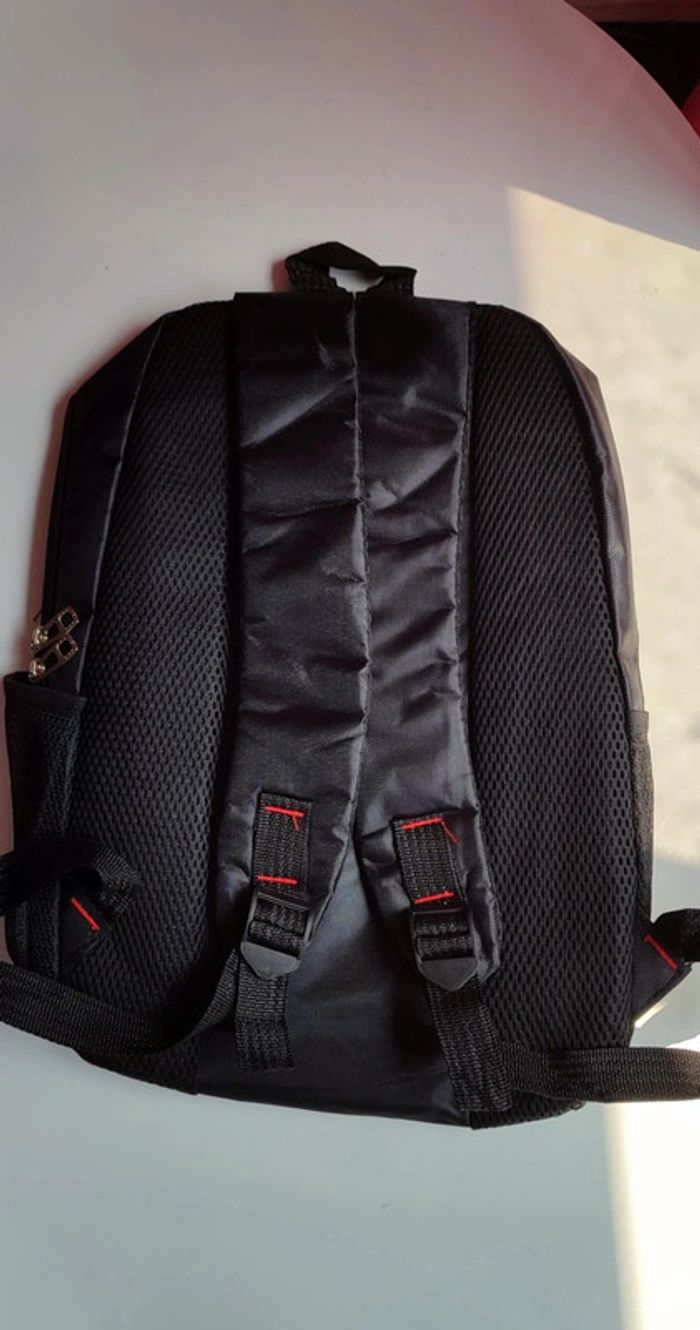 Sac à dos noir avec 3 compartiments - photo numéro 2