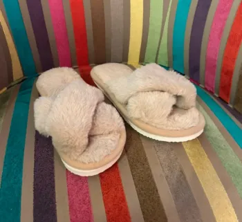 Chaussons beige neuf tout doux 36/37