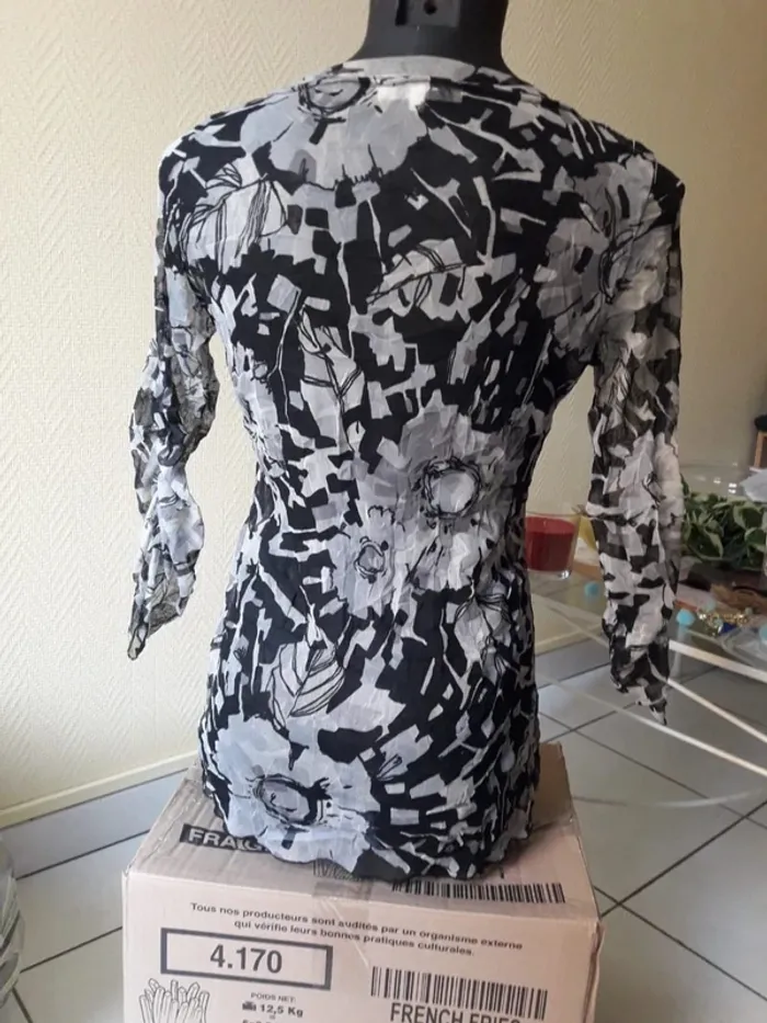 Haut transparent gris et noir Manches 3/4 / Taille 38 (Taille2) / Jofrati - photo numéro 3