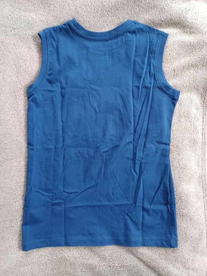 Débardeur bleu -motif requins - photo numéro 2