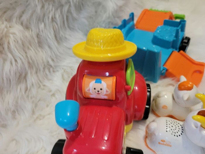 Tracteur et ses chevres - photo numéro 3