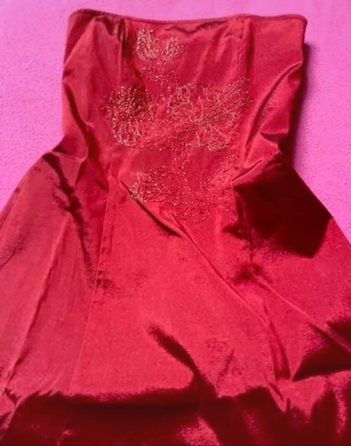 Robe de soirée bustier rouge en taille 42 très bon état - photo numéro 3