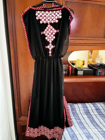Robe kabyle 2 pièces, couleur noir, robe droite et chasubles en voile , galons et ceinture assorti