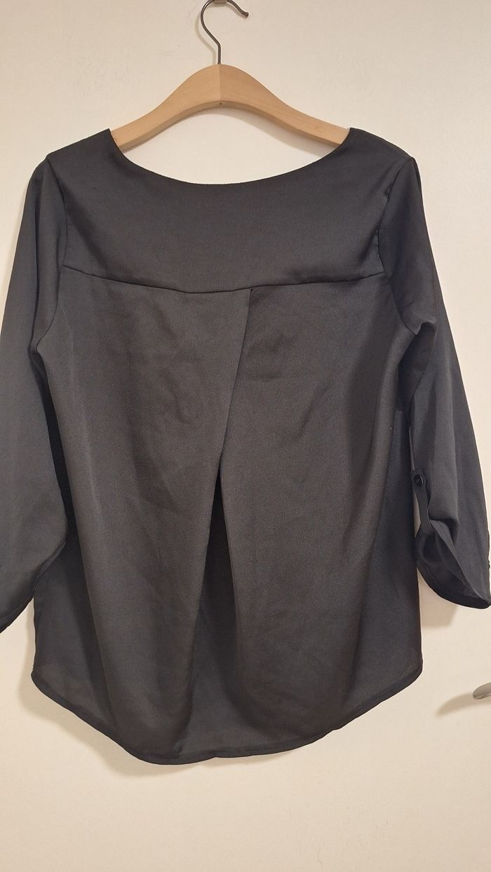Blouse noire Rue des Abesses– Élégance minimaliste & coupe fluide - photo numéro 5