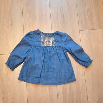 Tres jolie robe/ tunique  bleu jeans. Fille 18 mois.  Marque Kiabi