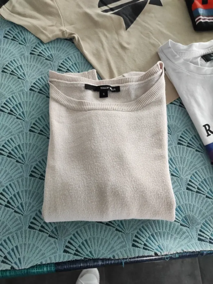 Lot 10 t-shirts et 1 pull fille Taille S divers marques - photo numéro 2
