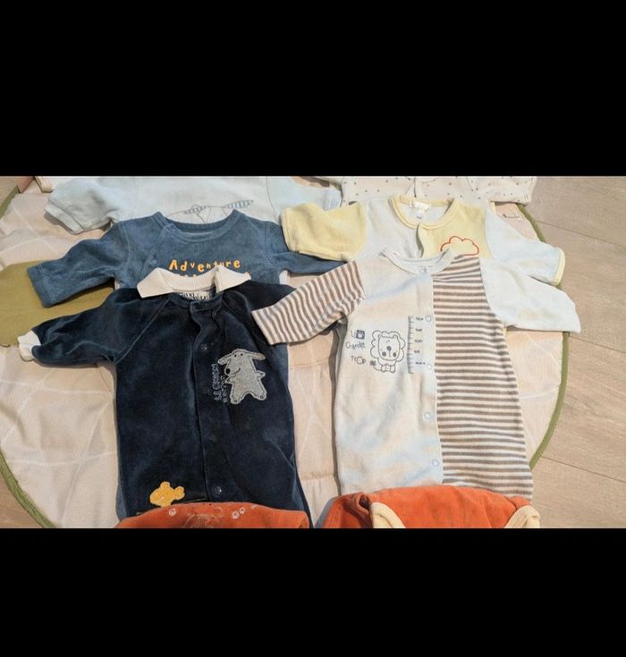 Lot 12 pyjamas 1 mois - photo numéro 4