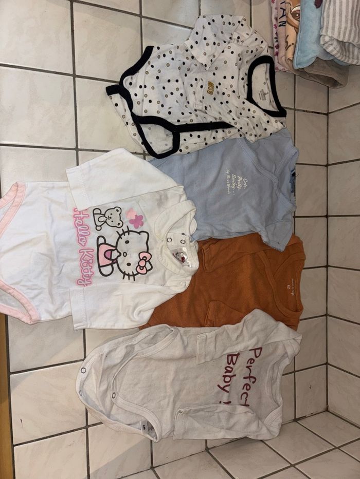 Lots vêtements filles , de tout  1-3 mois - photo numéro 9