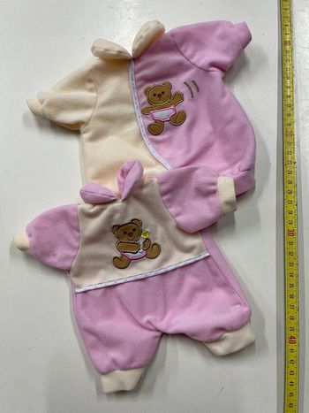 Lot de deux tenues pour petits poupons