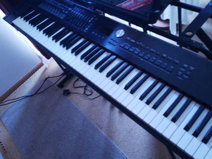 Roland RD-2000 Piano de scène numérique avec 88 touches lourdes et pédale Japon - photo numéro 2