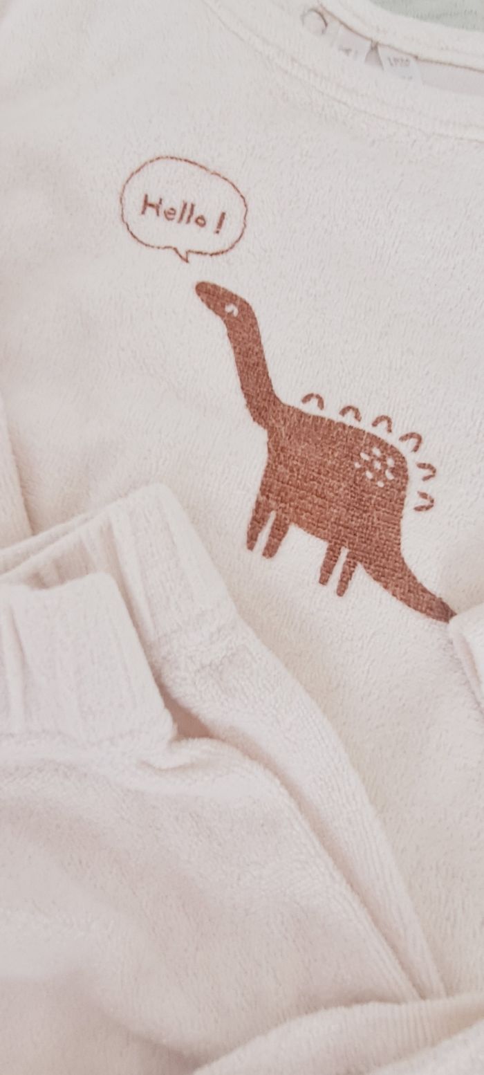 Lot 5 pyjamas velours 6mois - photo numéro 8