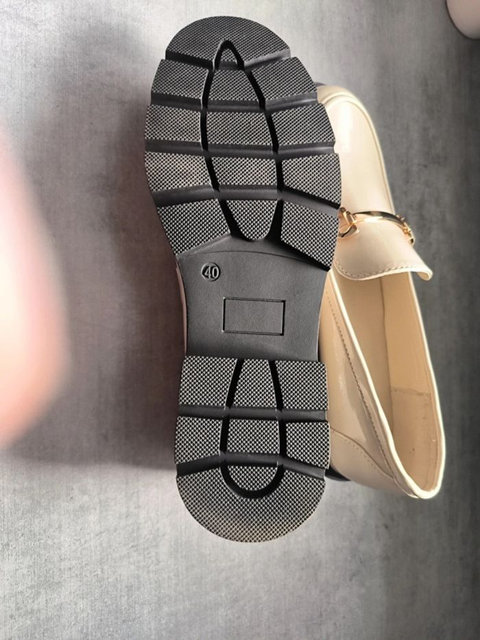 Mocassins beige neufs - photo numéro 2