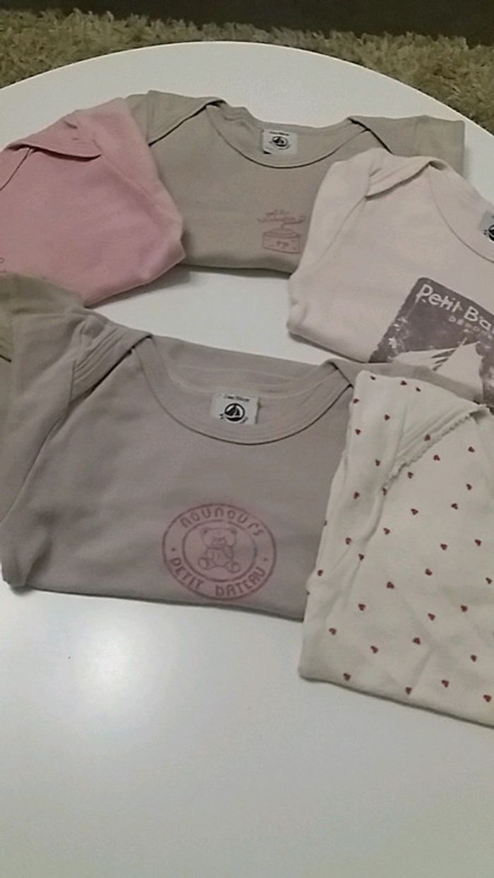 Lot bodys Petit Bateau 24 mois - photo numéro 3