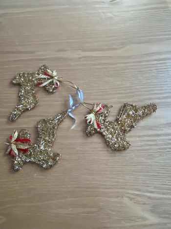 Lot de décorations dorées