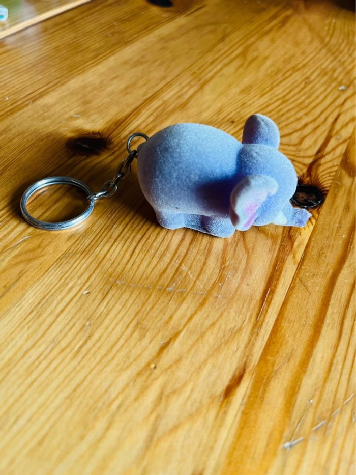 Porte clés éléphant violet