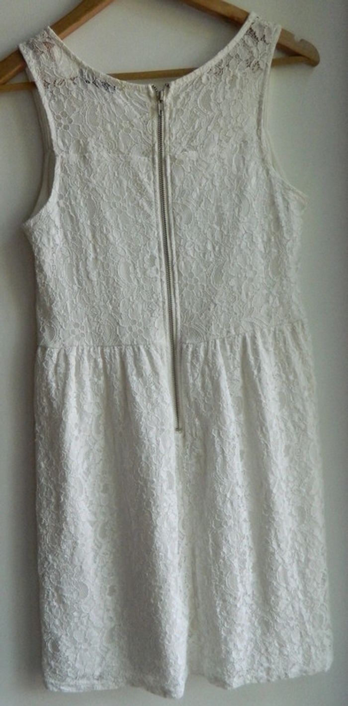 Robe en dentelle T 3 "Women Only" - photo numéro 4