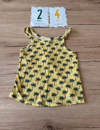 Petit haut d’été à bretelles motif palmiers tape à l’œil 23 mois