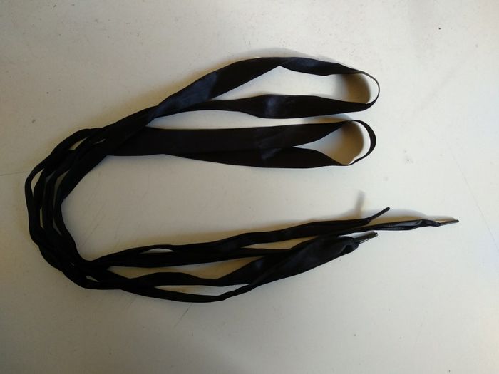Paire de lacets noirs