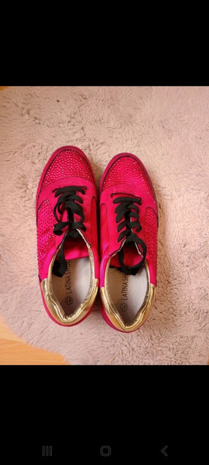 Belles baskets fushia - photo numéro 3