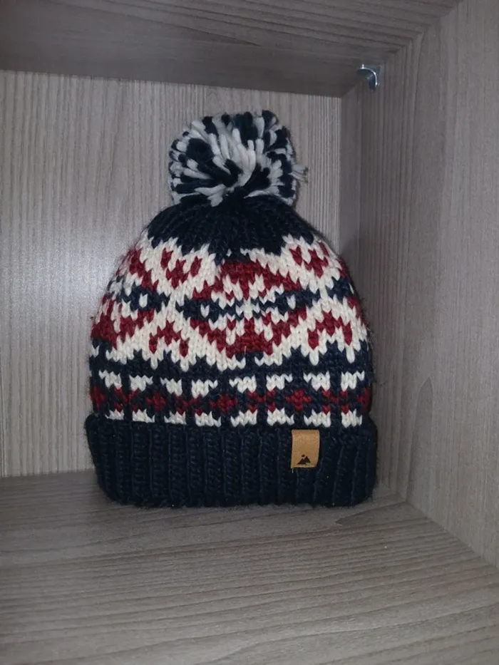 💙 Jolie bonnet tape à l'œil taille 2/4 ans.