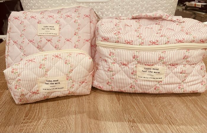 Lot de trousses de toilette / cosmétiques