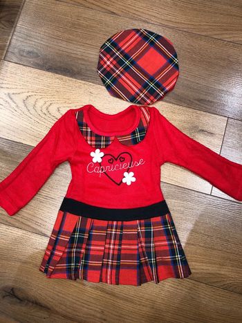 Robe bebe fille avec béret à carreaux 🌺 taille 3 mois très bon état