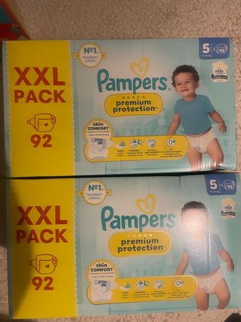 Deux cartons de couches Pampers taille 5