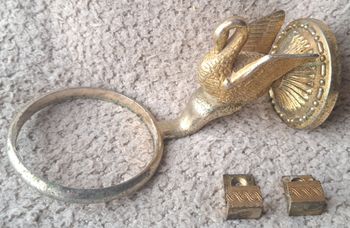 Ancien porte gobelet en métal doré - cygne
