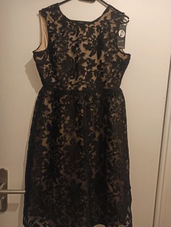 Robe sans manches noire en dentelle – Boohoo Boutique – Taille L