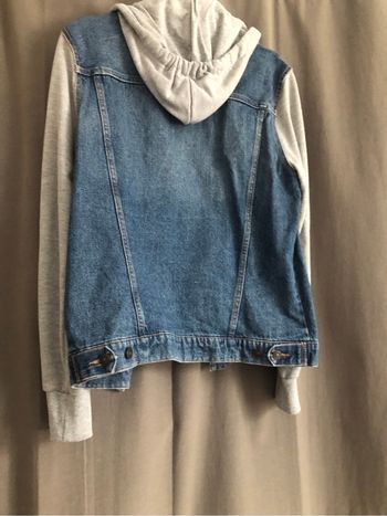 Veste en molleton et jean