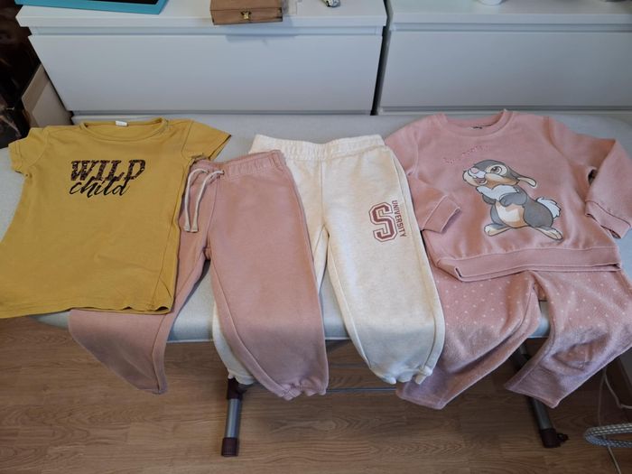 Joli lot fille 3 ans pyjama Disney/joggings/tee-shirt très bon état