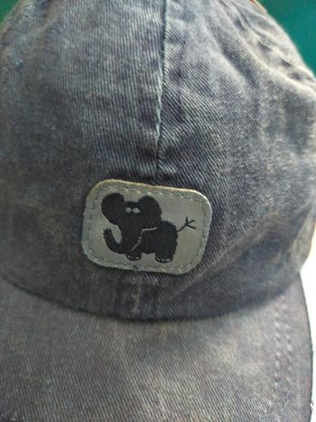 Casquette bébé en jean bleu avec éléphant – Taille 45 cm
