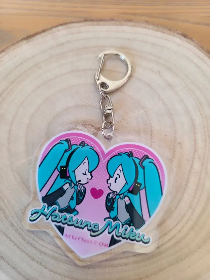 Hatsune miku stand acrylique et porte cle - photo numéro 3